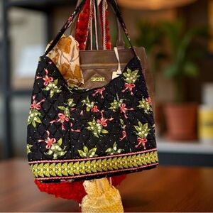 Vera  Bradley Floral  Quilted Women's Bag  GUC